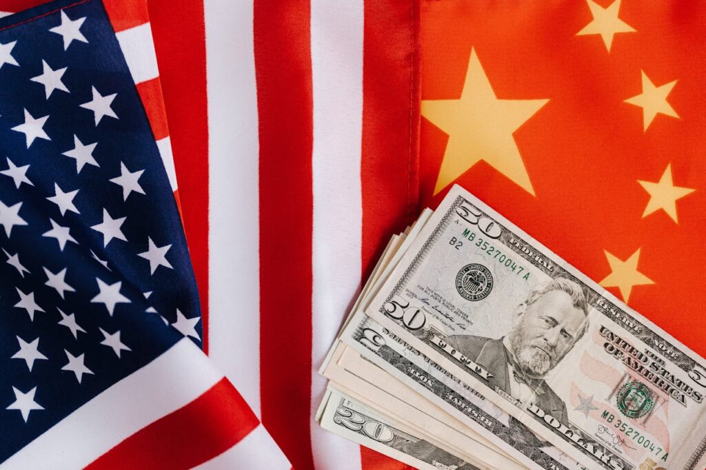 Representação da guerra comercial entre Estados Unidos e China, com impacto global nas cadeias produtivas e nos mercados financeiros.