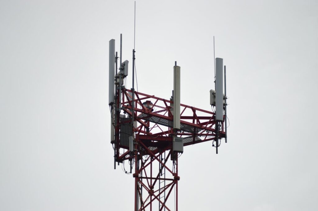 Falência da Oi: serviços de telecom seguem ativos sob supervisão da Anatel.